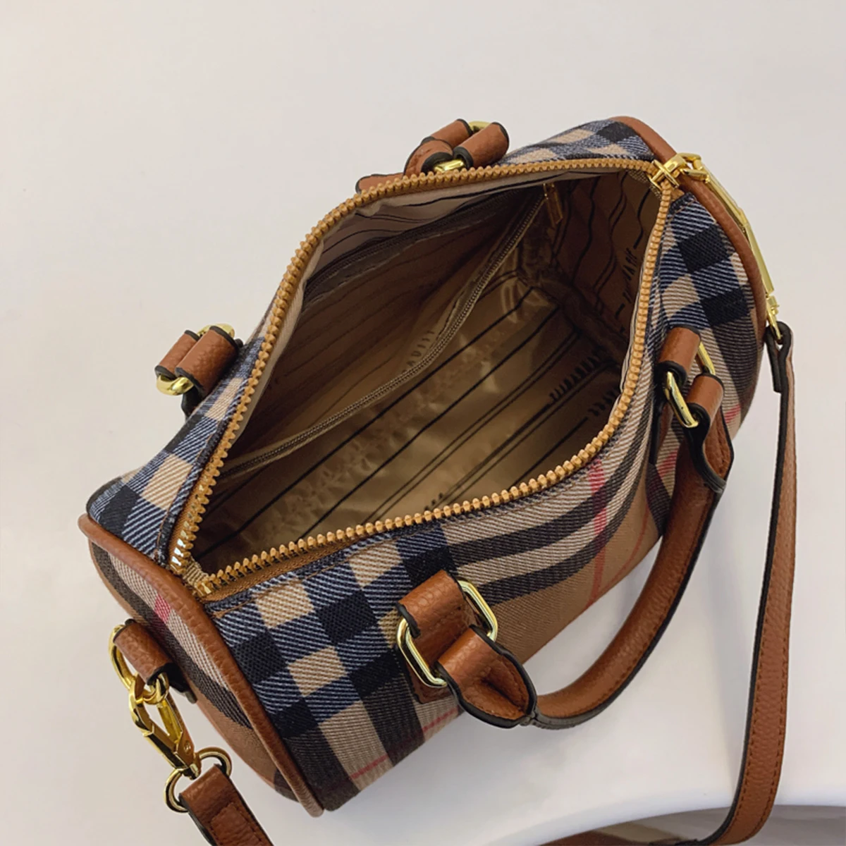 대용량 클래식 스트라이프 플래드 패턴 숄더백 PU 크로 - Women Bags Zip 리뷰 및 가격